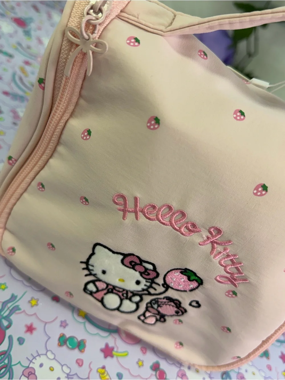 Hello Kitty front light closure